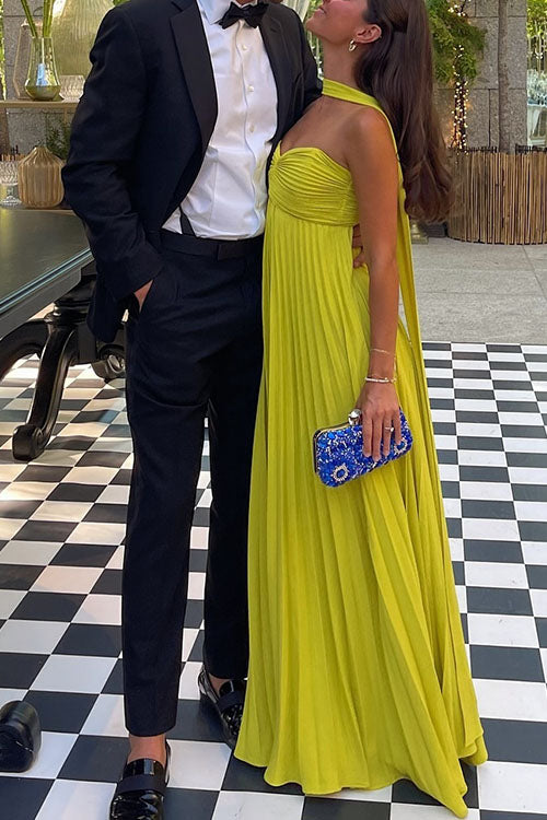 Katrina – Vestido Maxi con Diseño Off-the-Shoulder, Cordones y Falda Plisada