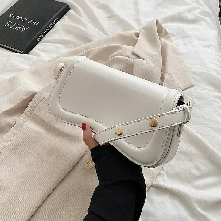 Bolso de Mano de Cuero Vegano con Solapa Ondulada Cadence