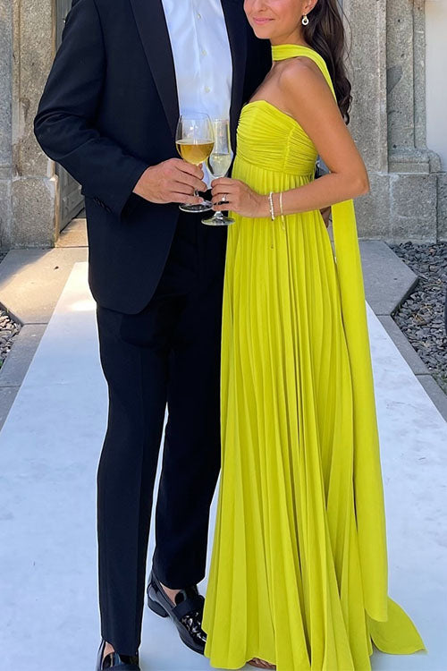 Katrina – Vestido Maxi con Diseño Off-the-Shoulder, Cordones y Falda Plisada