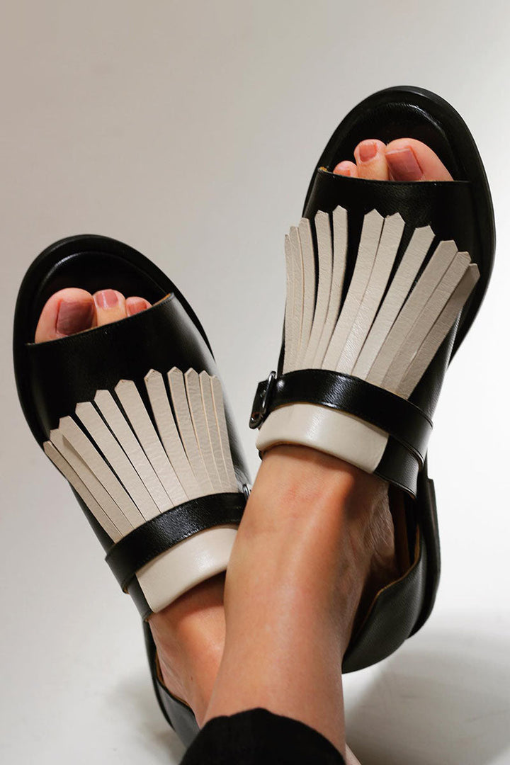 Britta™ - Sandalias Deslizantes con Flecos