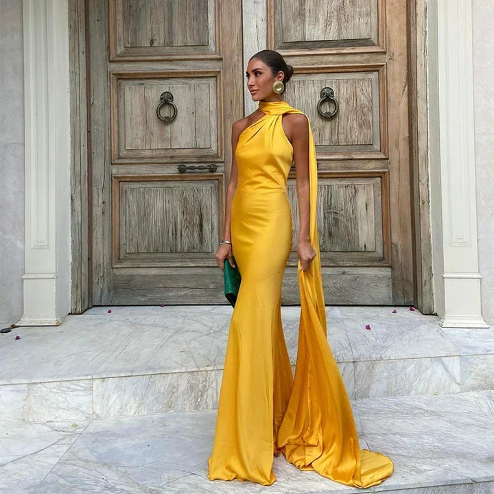 Adaline - Vestido Maxi Capa Atemporal