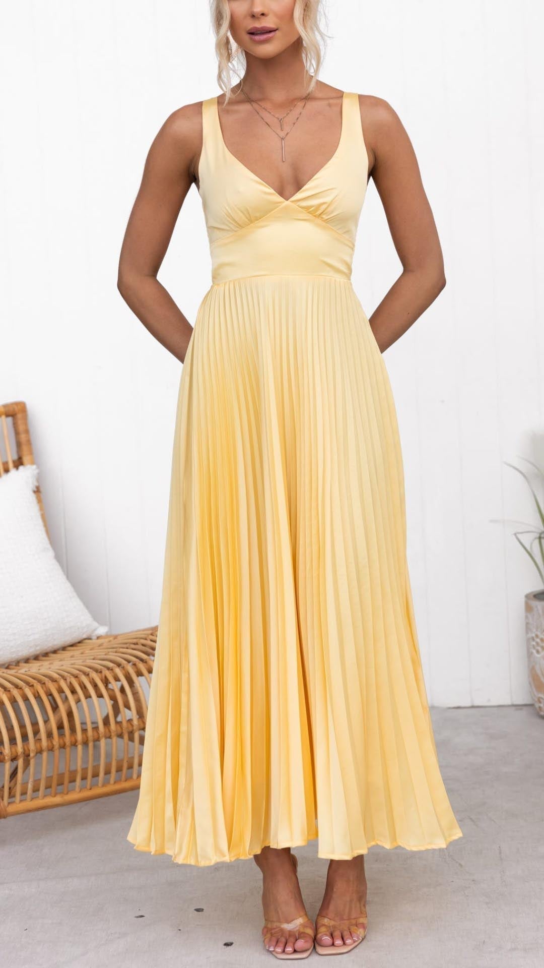 Aby - Vestido Maxi Amarillo con Pliegues y Escote en V