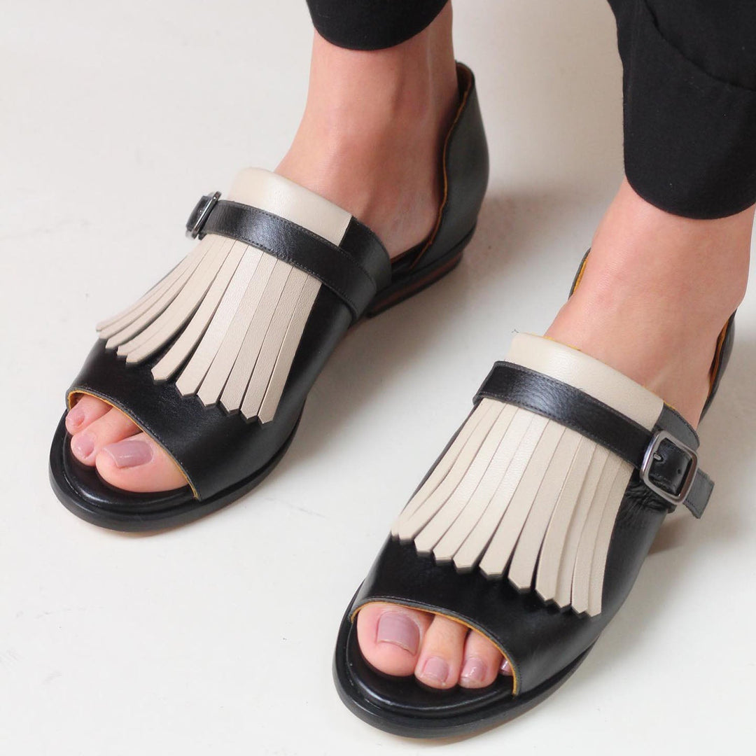 Britta™ - Sandalias Deslizantes con Flecos
