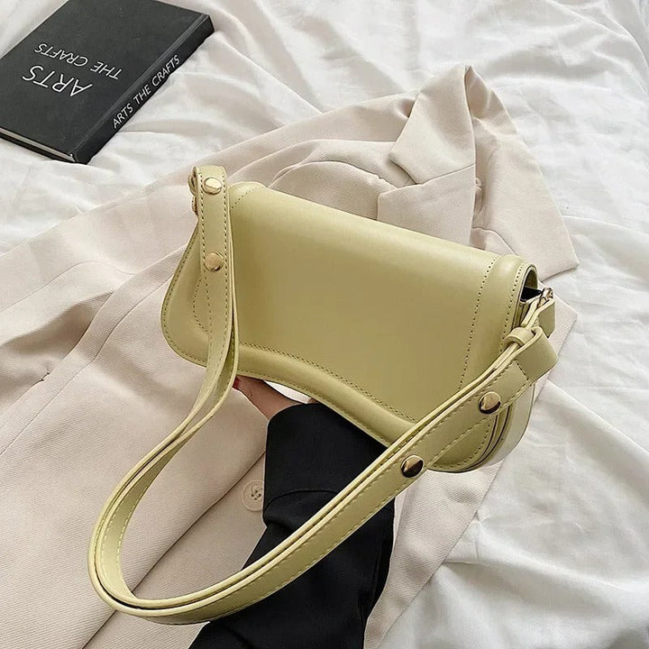 Bolso de Mano de Cuero Vegano con Solapa Ondulada Cadence