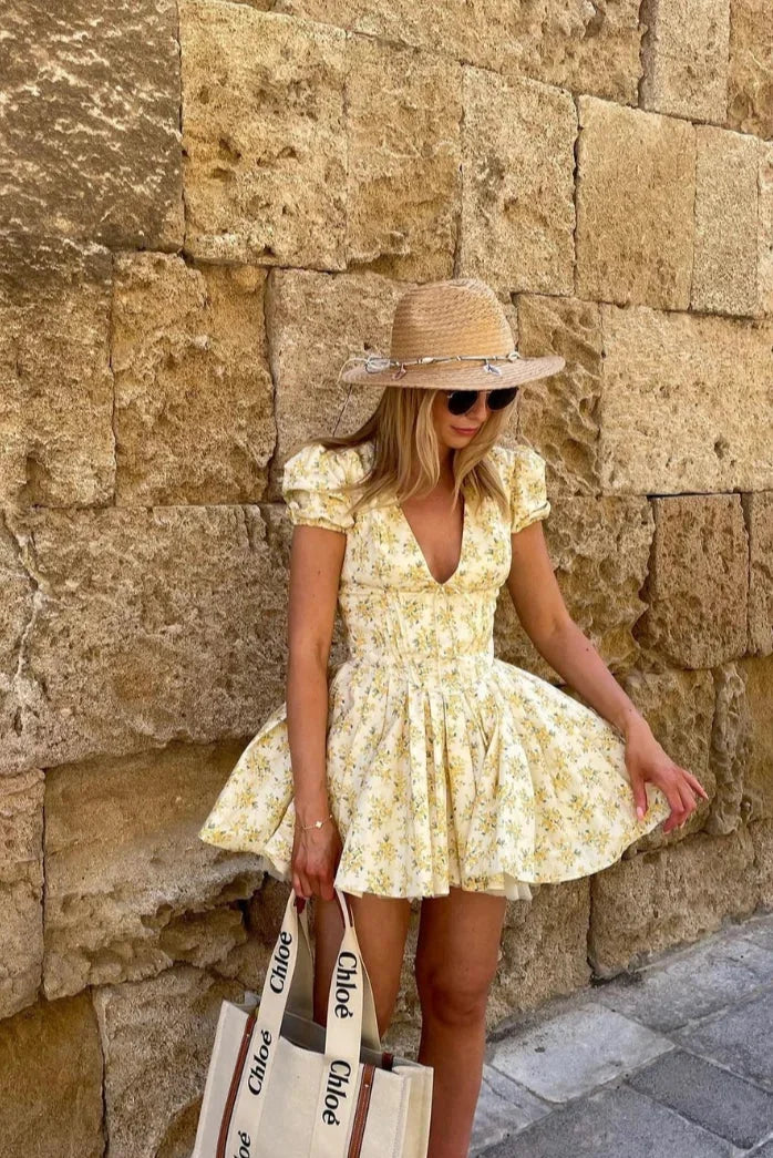 Vestido Floral Amarillo con Lazos en la Espalda para el Verano