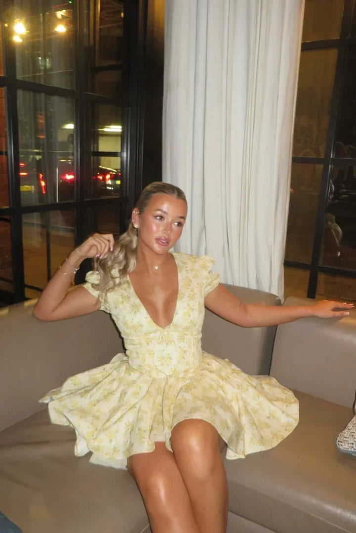 Vestido Floral Amarillo con Lazos en la Espalda para el Verano
