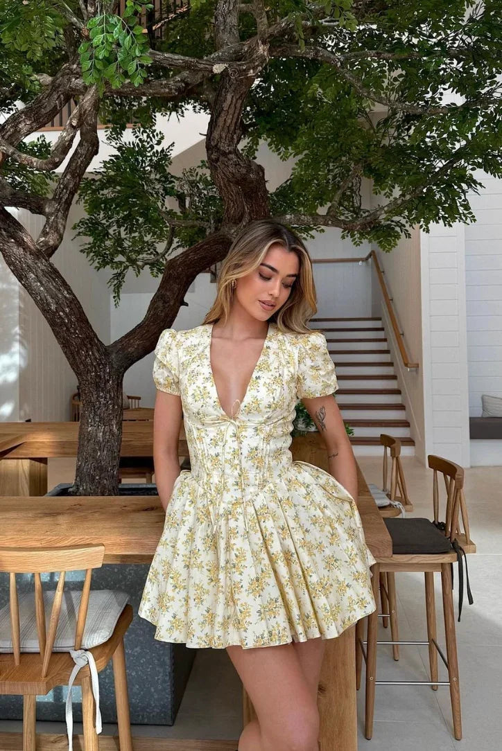 Vestido Floral Amarillo con Lazos en la Espalda para el Verano