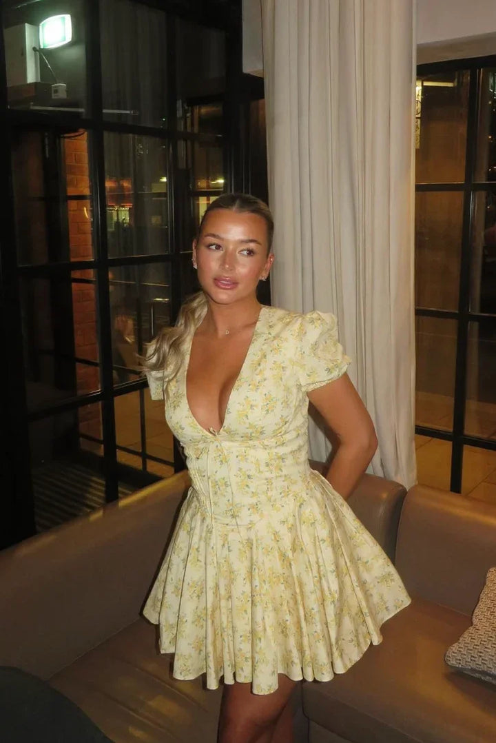 Vestido Floral Amarillo con Lazos en la Espalda para el Verano