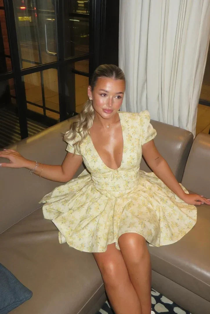 Vestido Floral Amarillo con Lazos en la Espalda para el Verano