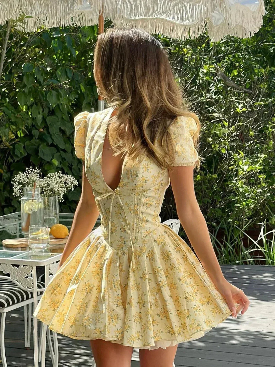 Vestido Floral Amarillo con Lazos en la Espalda para el Verano