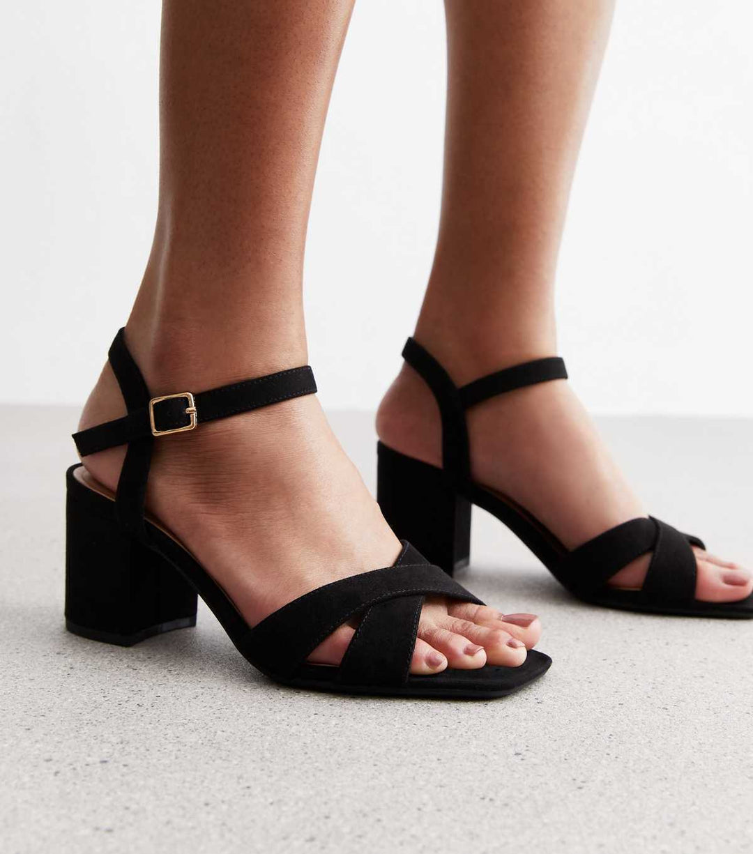 Sandalias de Tacón Bloque de 2 Partes en Ante Negro de Ajuste Amplio | New Look